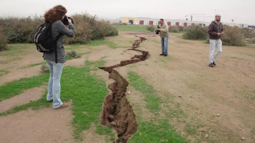 Aparece una grieta en El Saladar