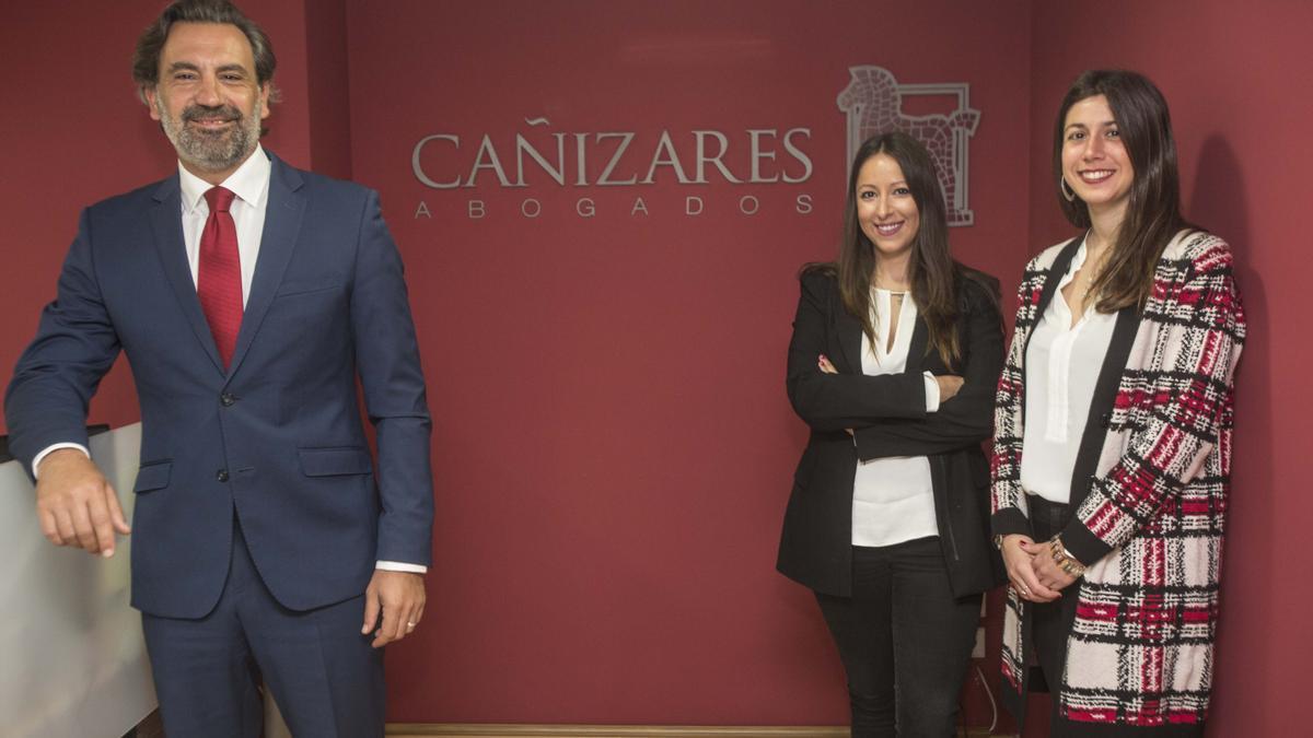 Abogados Cañizares asesora tanto a empresas como a particulares.