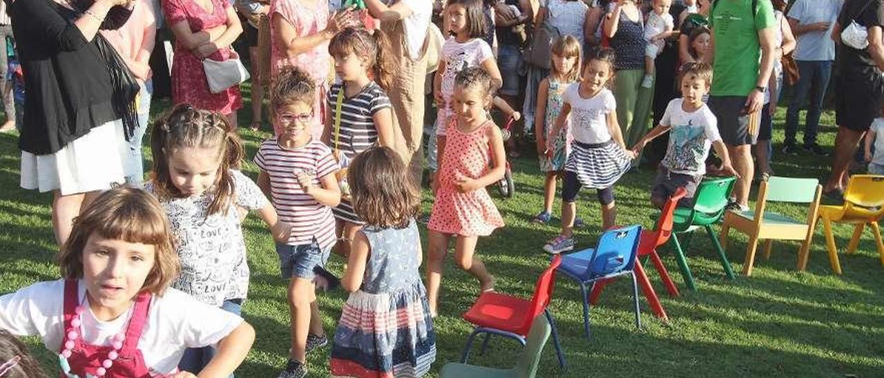 Merienda con juegos para pedir otro profesor. // Iñaki Osorio