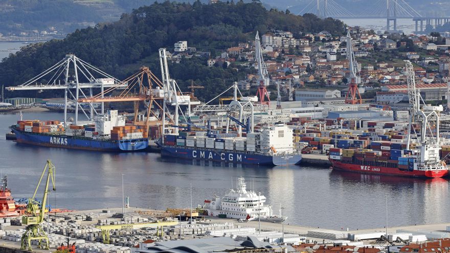 Un día festivo a pleno rendimiento en los muelles