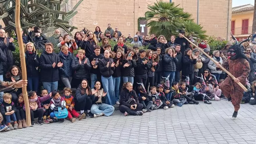 Así vive Sant Llorenç la 'revetla' de Sant Antoni