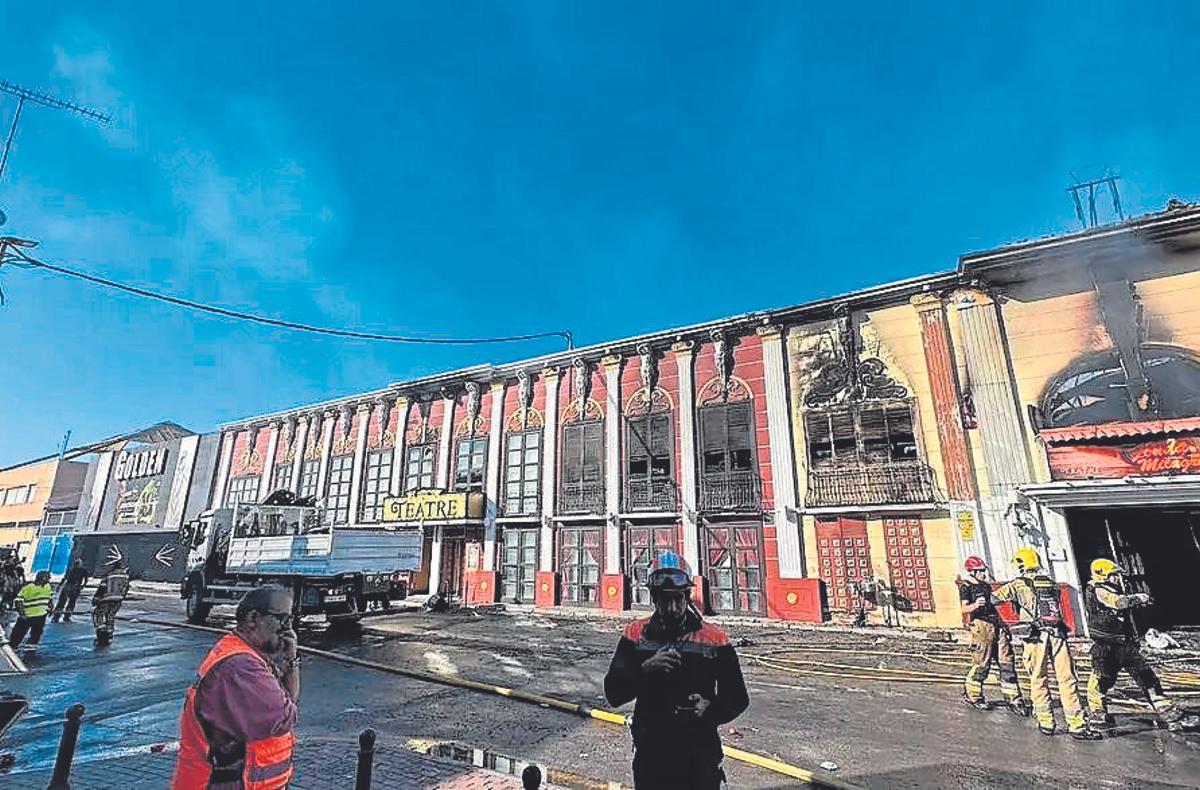 La fachada de la discoteca Teatre a la mañana siguiente del incendio.