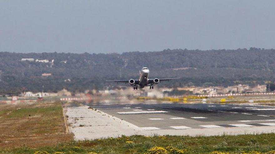 El aeropuerto dispara su actividad: espera 28,8 millones de pasajeros este verano