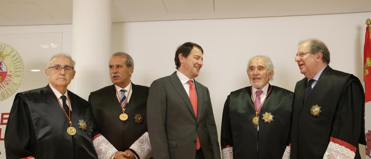 Agustín S. De Vega, con Mañueco y los expresidentes Demetrio Madrid y Juan Vicente Herrera