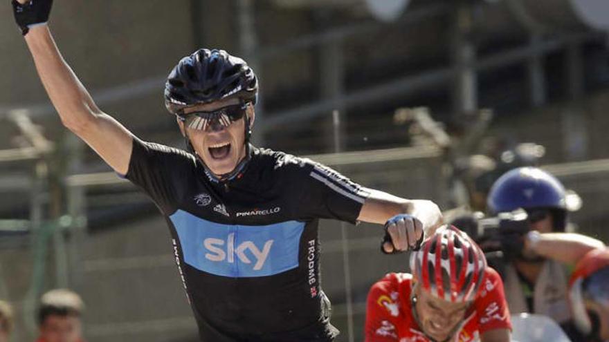 Chistopher Froome del Sky celebra la victoria conseguida ante el español Juanjo Cobo.