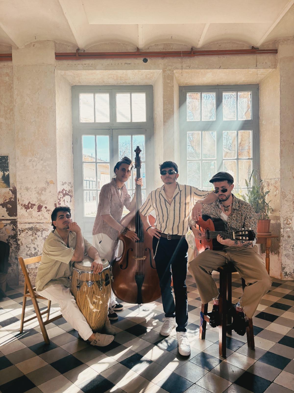 Els membres de Banda Neon en una nova imatge promocional