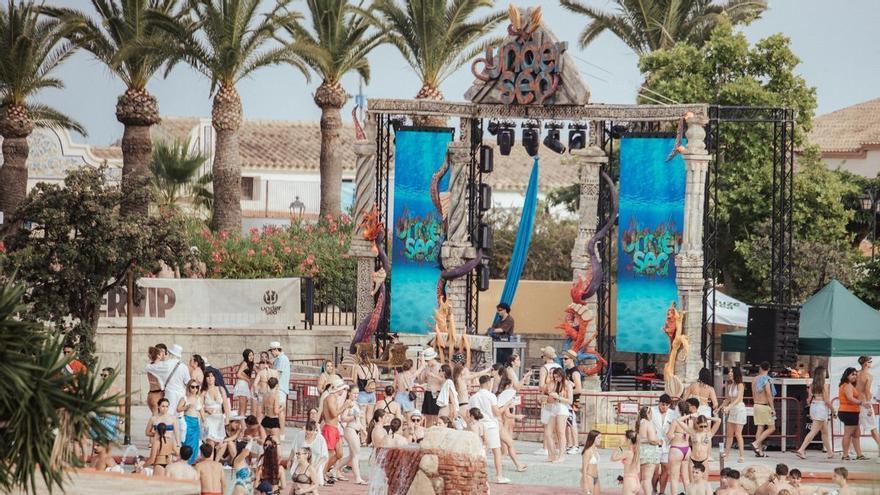 Un festival de música acuático en un parque de atracciones: 