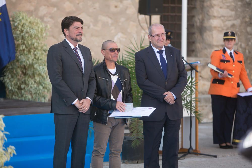 El Ayuntamiento de Alicante ha celebrado esta mañana el XXXVI aniversario de Protección Civil en el castillo de Santa Bárbara.