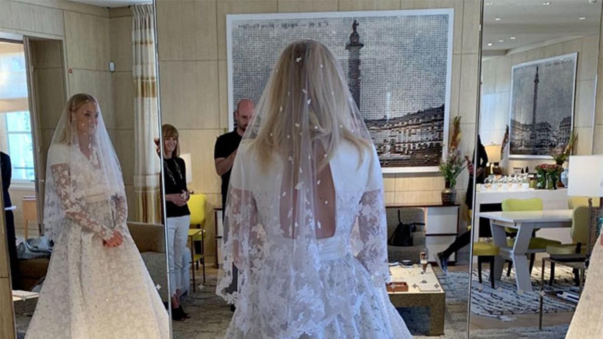 El vestido de novia de Sophie Turner creado por Nicholas Ghesquière, director artístico de Louis Vuitton