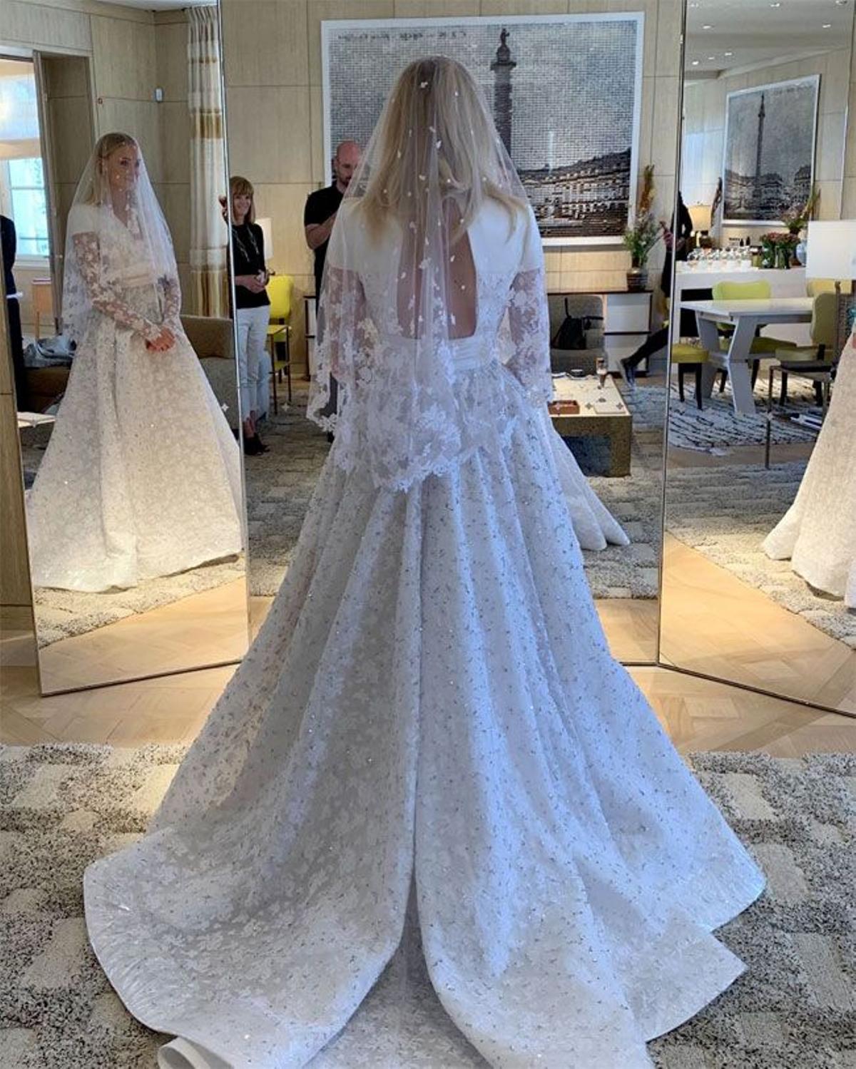 El vestido de novia de Sophie Turner creado por Nicholas Ghesquière, director artístico de Louis Vuitton