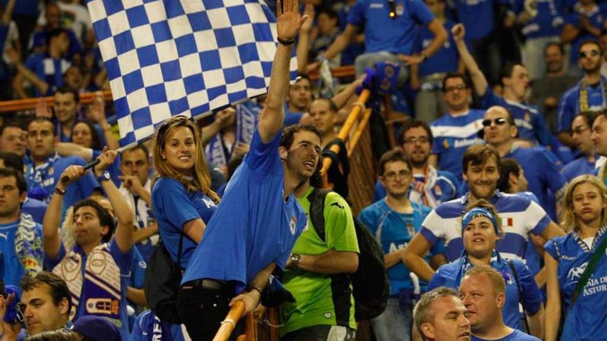 Aficionados azules en el último partido en León.