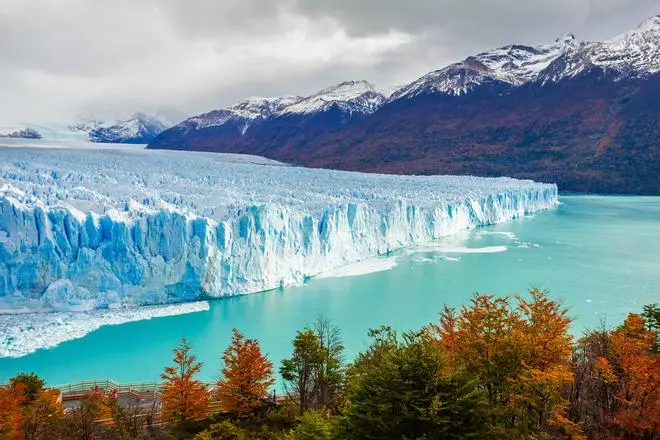 Glaciar Perito Moreno: la gran muralla de hielo que convierte la Patagonia en un paisaje inolvidable
