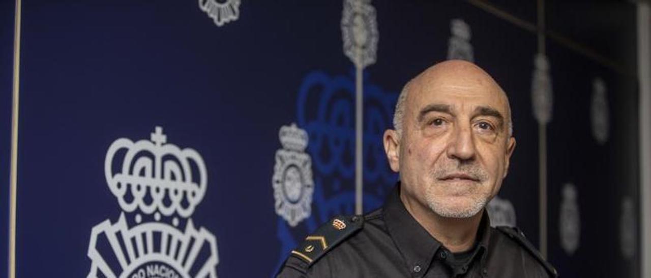 El subinspector Rafael Vich, en la sede de la Jefatura de la Policía Nacional en Palma.