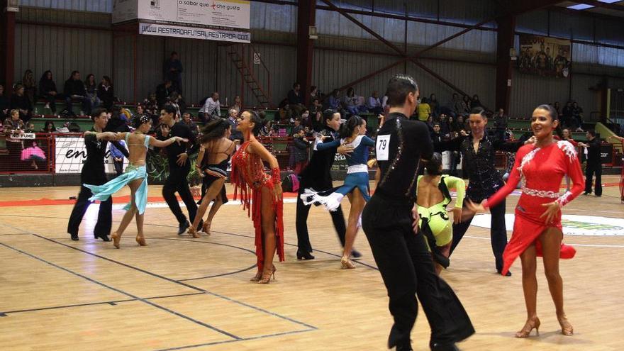 A Estrada recibe a 400 bailarines por el XV Trofeo Sondodance y el Campeonato Gallego de Estándar