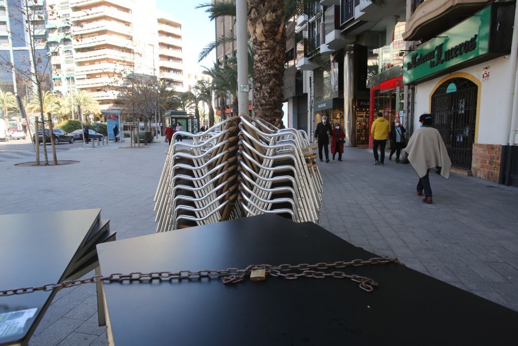 Primera jornada de cierre total de la hostelería en Alicante