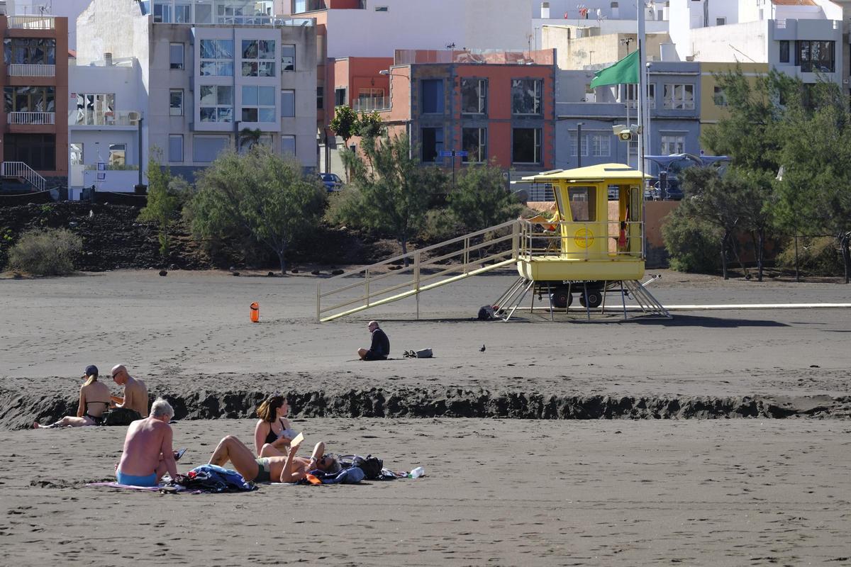 La playa de Melenara este 19 de diciembre de 2025, tras 45 días cerrada.