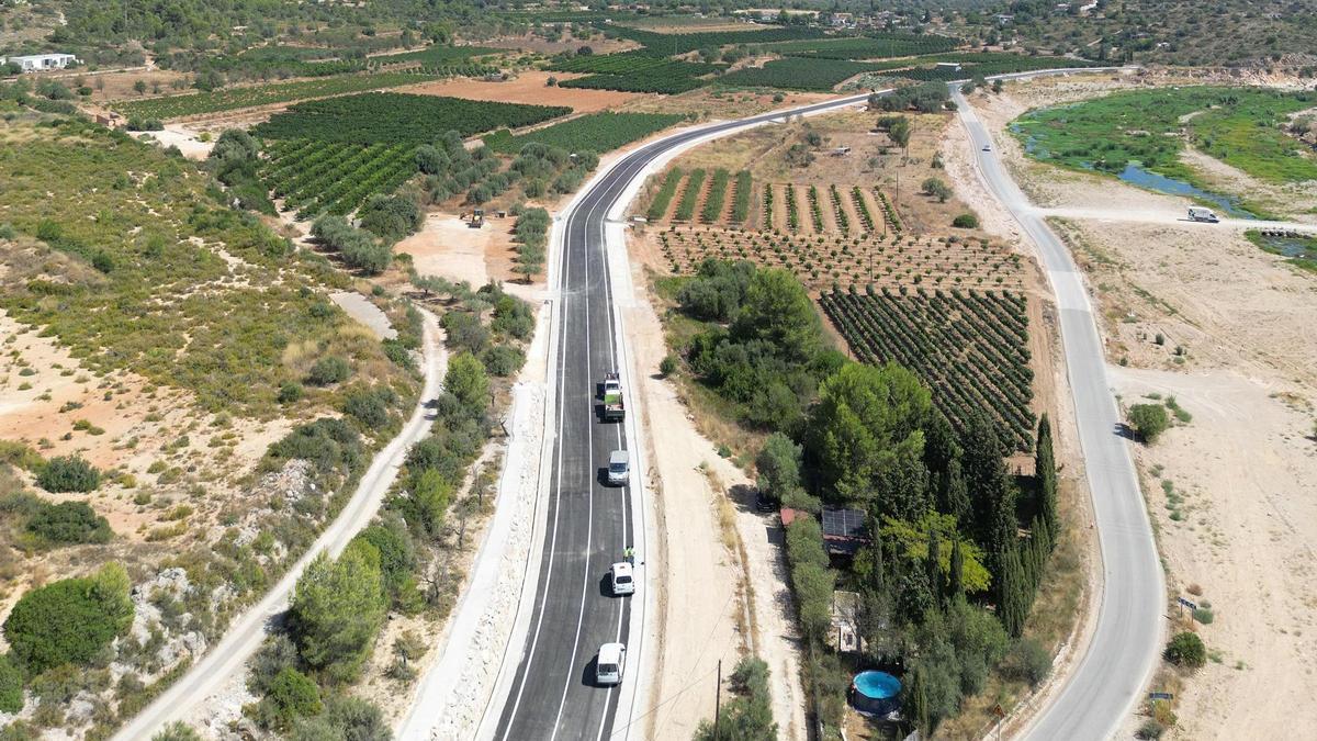 La Diputación de Valencia pone en servicio el nuevo trazado de la CV-383 entre Cheste y Loriguilla.