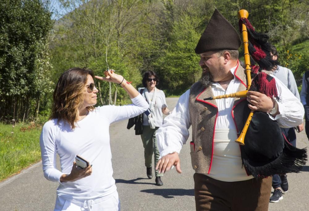 Eva Longoria visita su edén asturiano