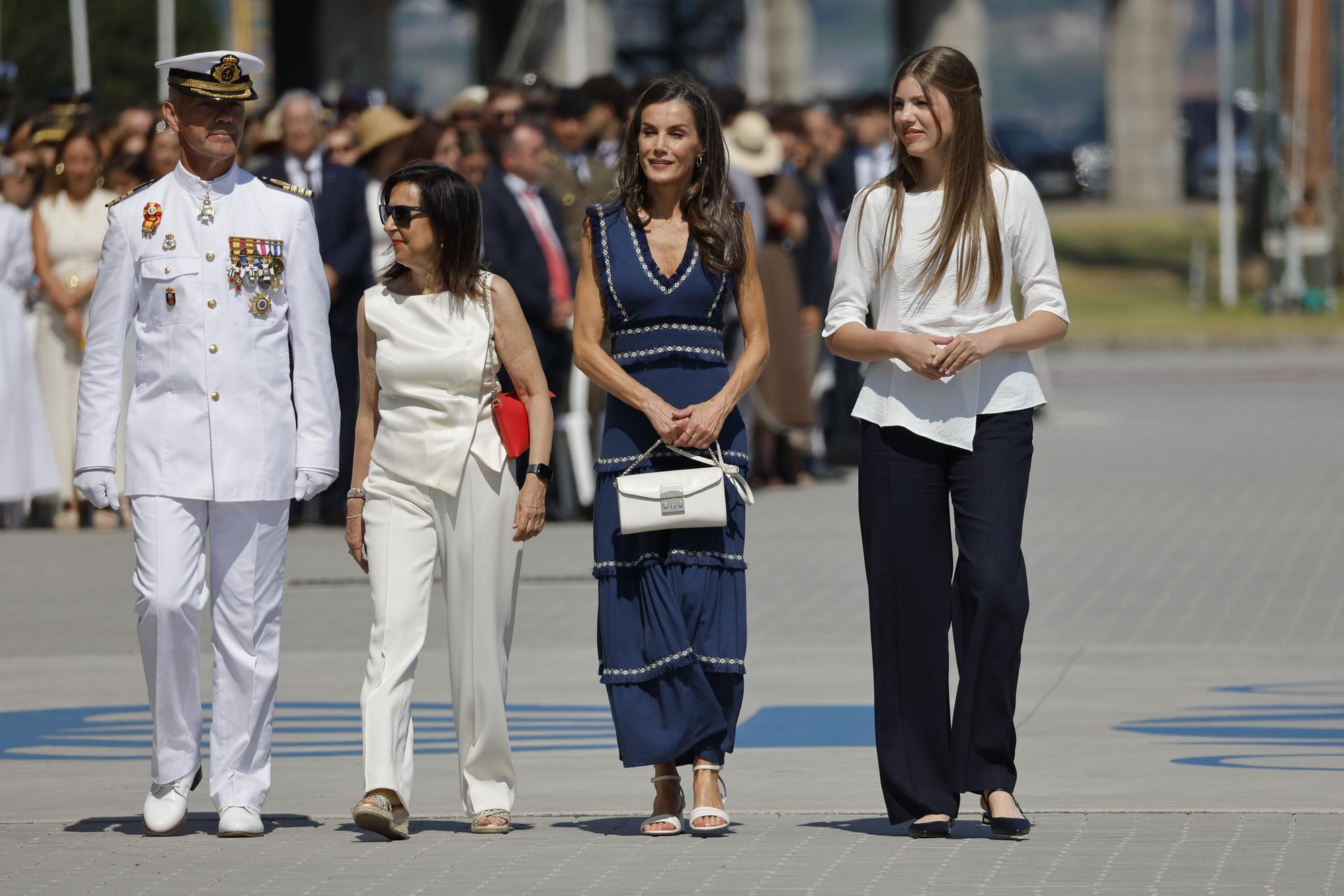 Leonor recibe de manos de Felipe VI la Gran Cruz del Mérito Naval en Marín
