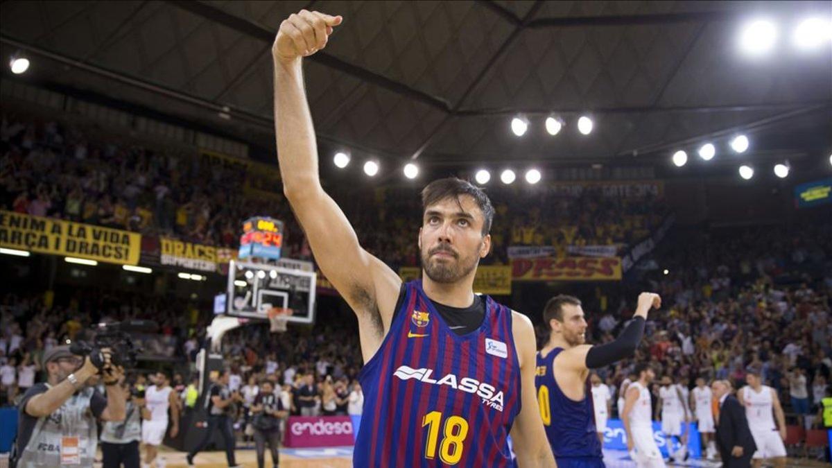 Oriola celebrando el triunfo ante el Madrid en el tercer partido