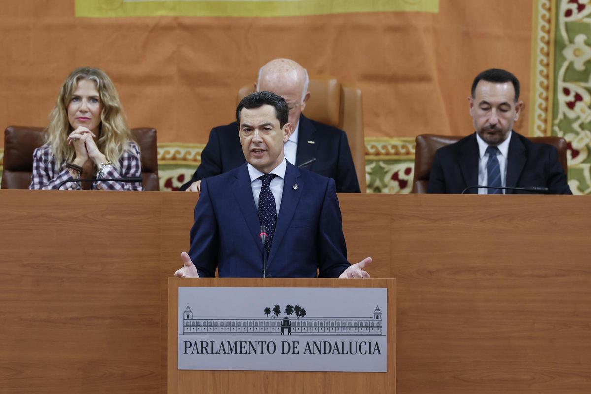 Juanma Moreno, en una intervención este lunes, en la primera sesión del debate de investidura en el Parlamento andaluz.