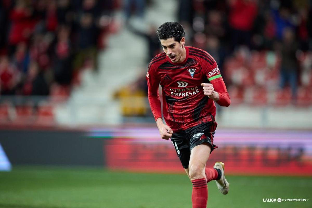 Fotos de la primera parte del CD Mirandés - Málaga CF