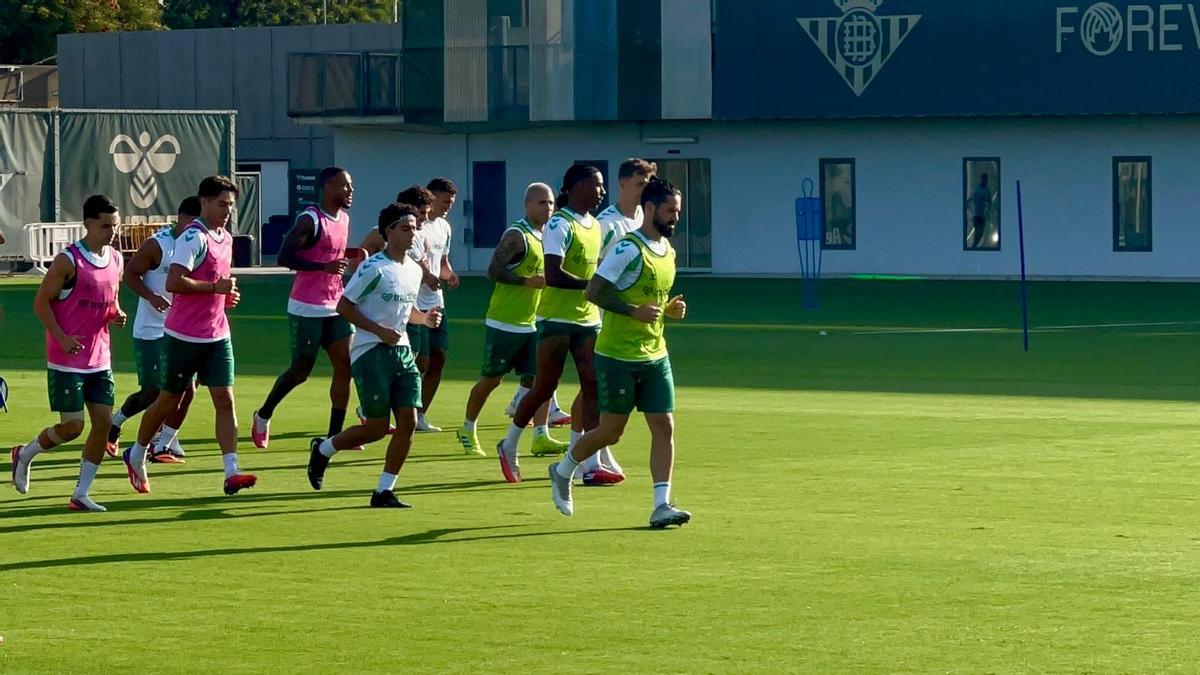 Natan entrena con el Betis este martes en la CD Luis del Sol en la semana del debut en Liga contra la Real Sociedad en La Cartuja
