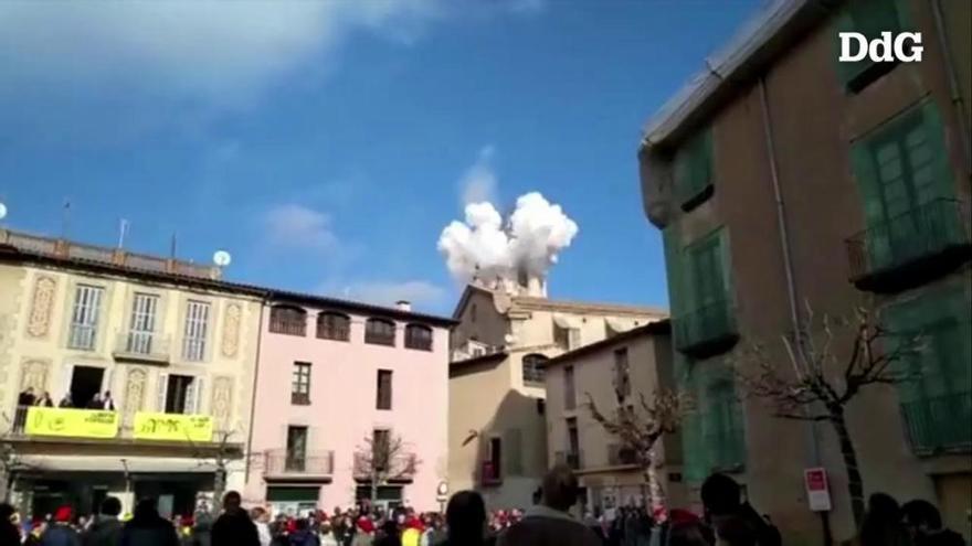 Vídeo: L'explosió que ha causat 9 ferits al campanar de Centelles