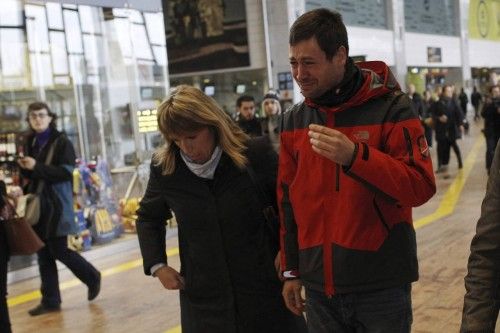 Accidente aéreo: Los familiares de los viajeros llegan al aeropuerto del Prat