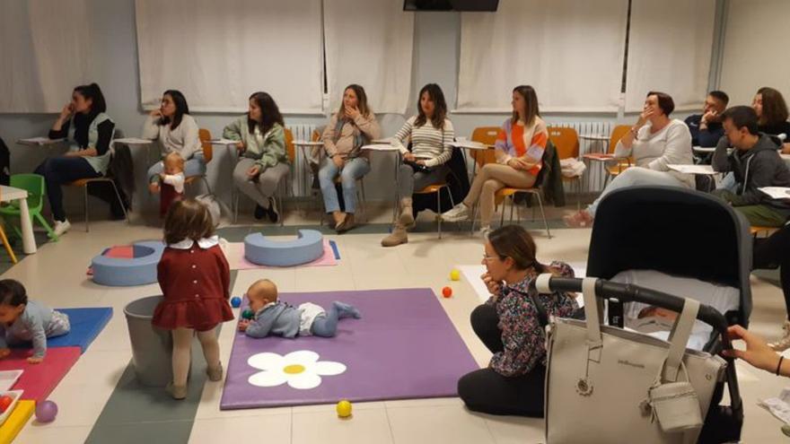 El espacio ‘Con mi bebé en brazos’ recupera su actividad. | SERVICIO ESPECIAL