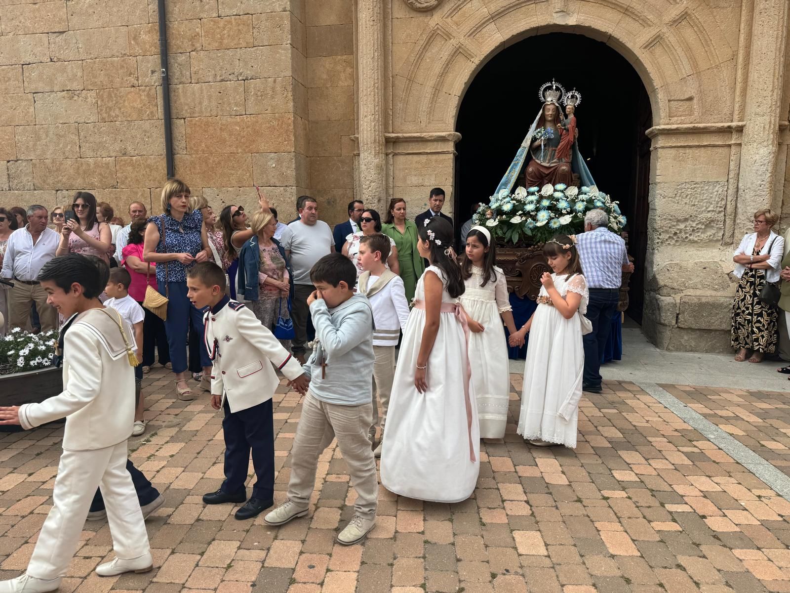 GALERÍA | La Virgen de la Antigua vuelve a su morada en Fuentesaúco