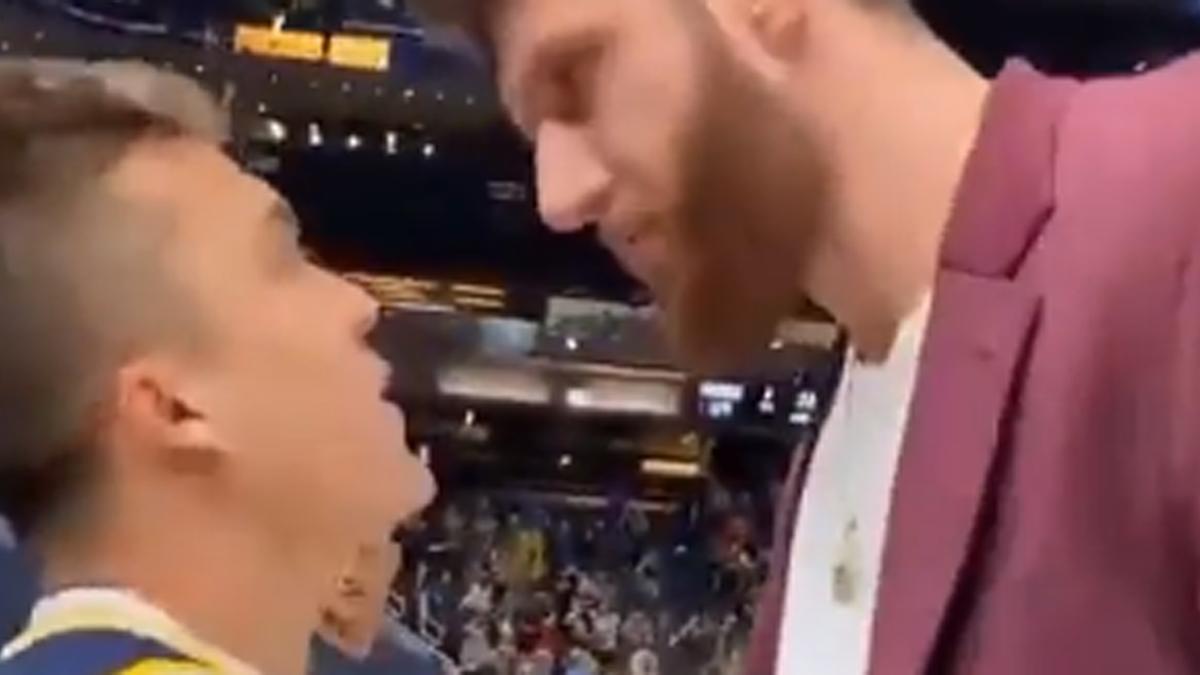 Jusuf Nurkic, encarándose con un fan