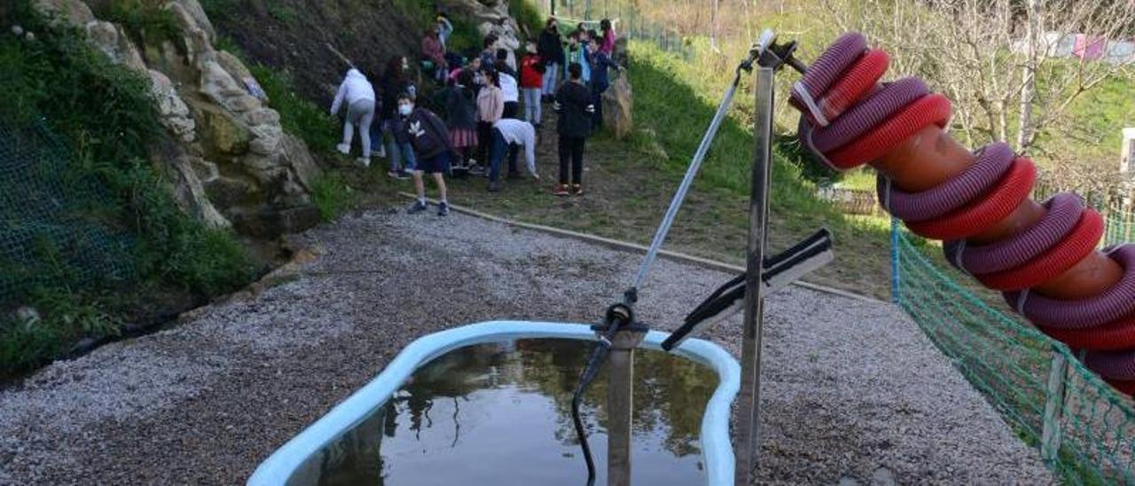 Aprendiendo y disfrutando con los nuevos juegos de agua. |   // G.NÚÑEZ