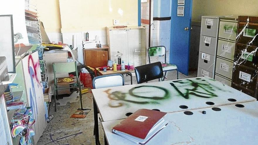 Causan destrozos en varios centros educativos