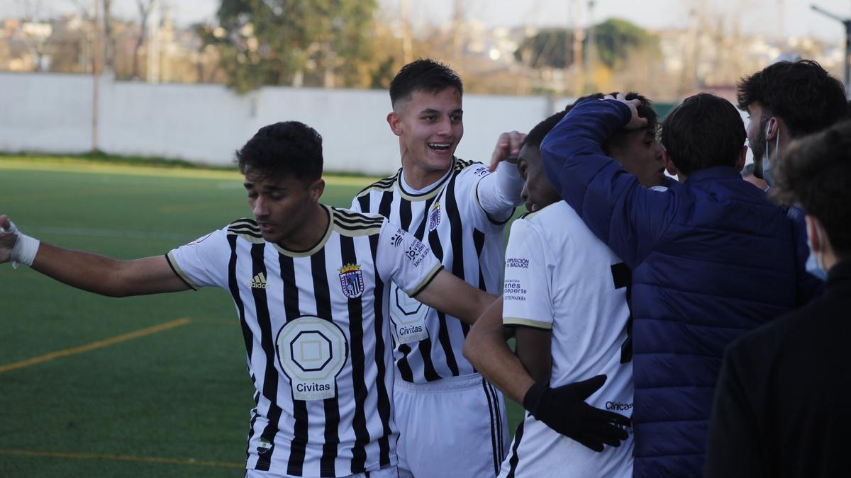 Los jugadores del Badajoz celebran uno de los goles ante el Unión Adarve (2-1).