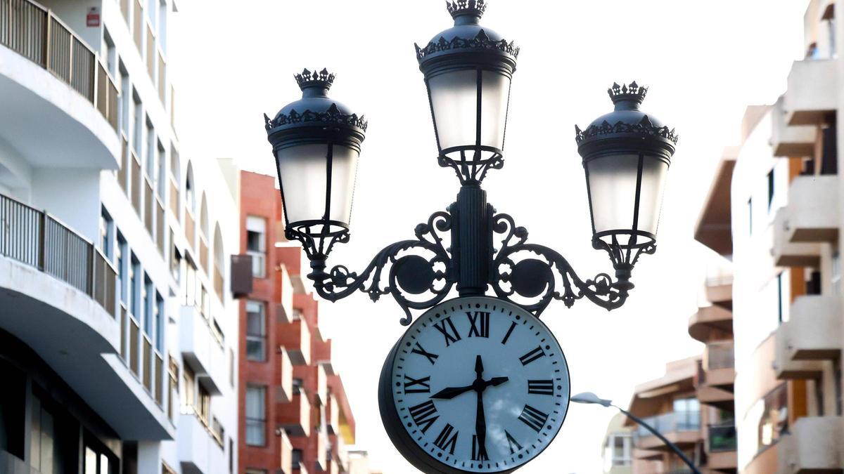 Inauguración del nuevo reloj de Vara de Rey en Ibiza.