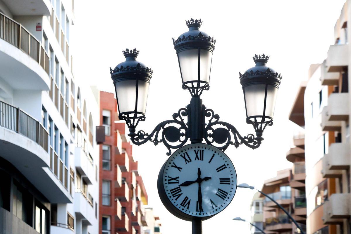 Inauguración del nuevo reloj de Vara de Rey en Ibiza.