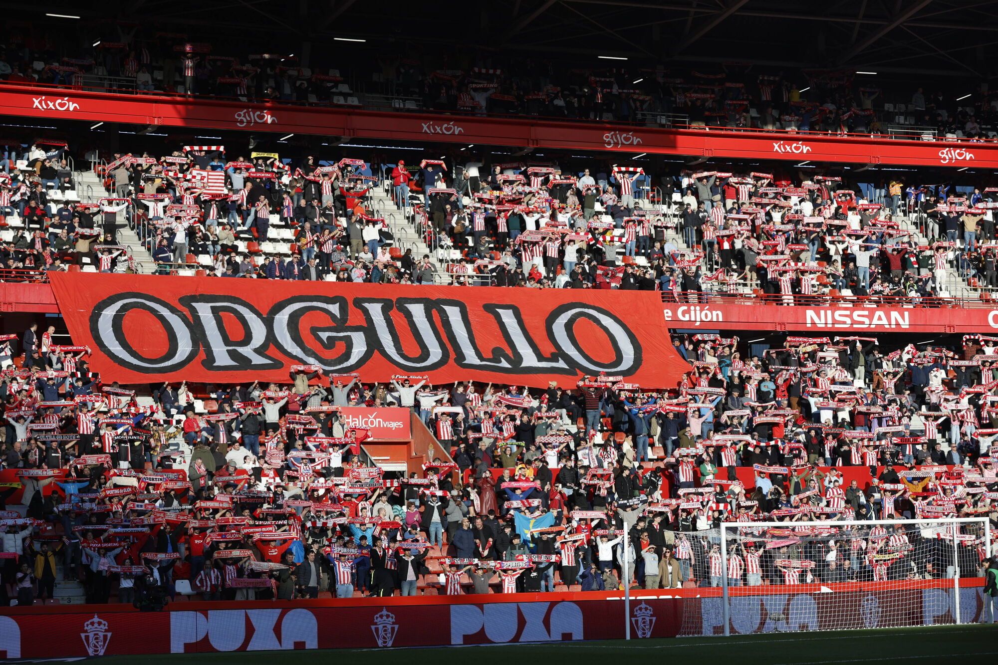 EN IMÁGENES: Gran victoria del Sporting contra el Granada en El Molinón