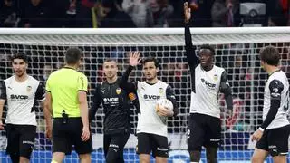 El Valencia vuelve a pagar muy cara su falta de oficio (3-2)