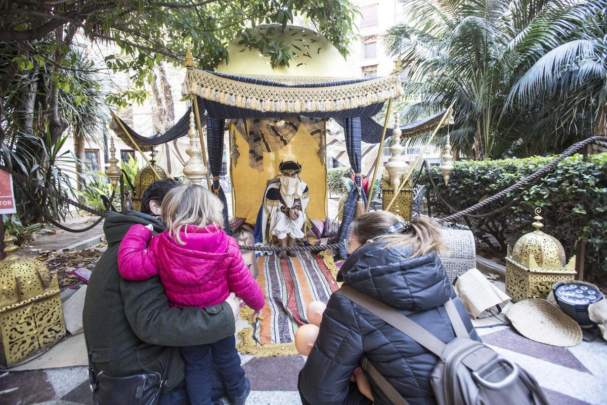 El campamento de los Reyes Magos es un imprescindible, a partir del 26 de diciembre, en la Plaza de Gabriel Miró.