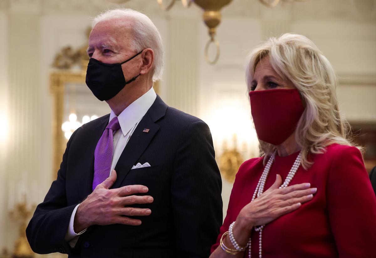 Biden es focalitza en la pandèmia el seu primer dia al capdavant dels EUA