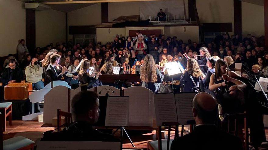 El concierto solidario de Reyes de la Artística de Merza supera los 700 kilos de alimentos