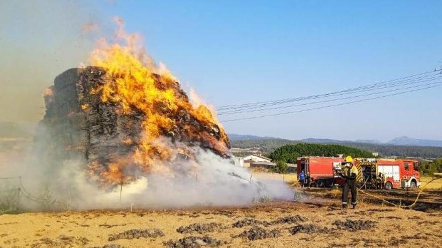 Crema el paller d&#039;una granja de Sallent