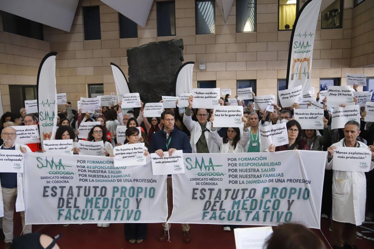 Protesta de médicos en el hospital Reina Sofía