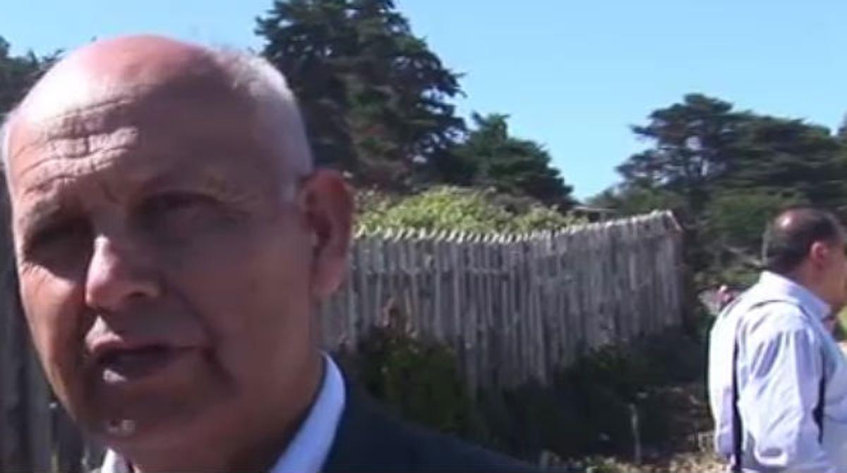 El xòfer del poeta, Manuel Araya, sosté que el premi Nobel xilè va ser assassinat.