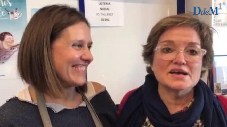 Carme Moreno y Antònia Ballester, de la administración de Campos que ha vendido el segundo premio