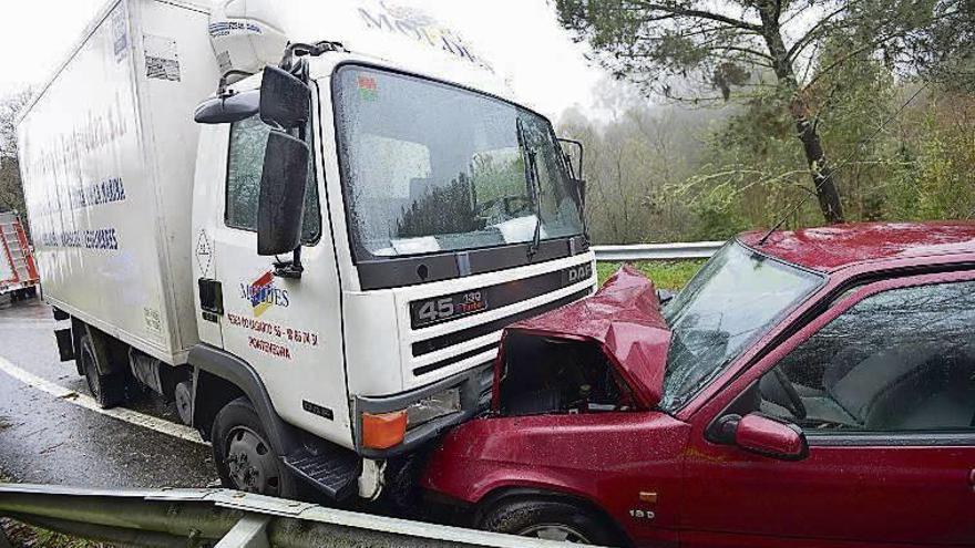 Un accidente con heridos en un vial de Moraña. // Gustavo Santos