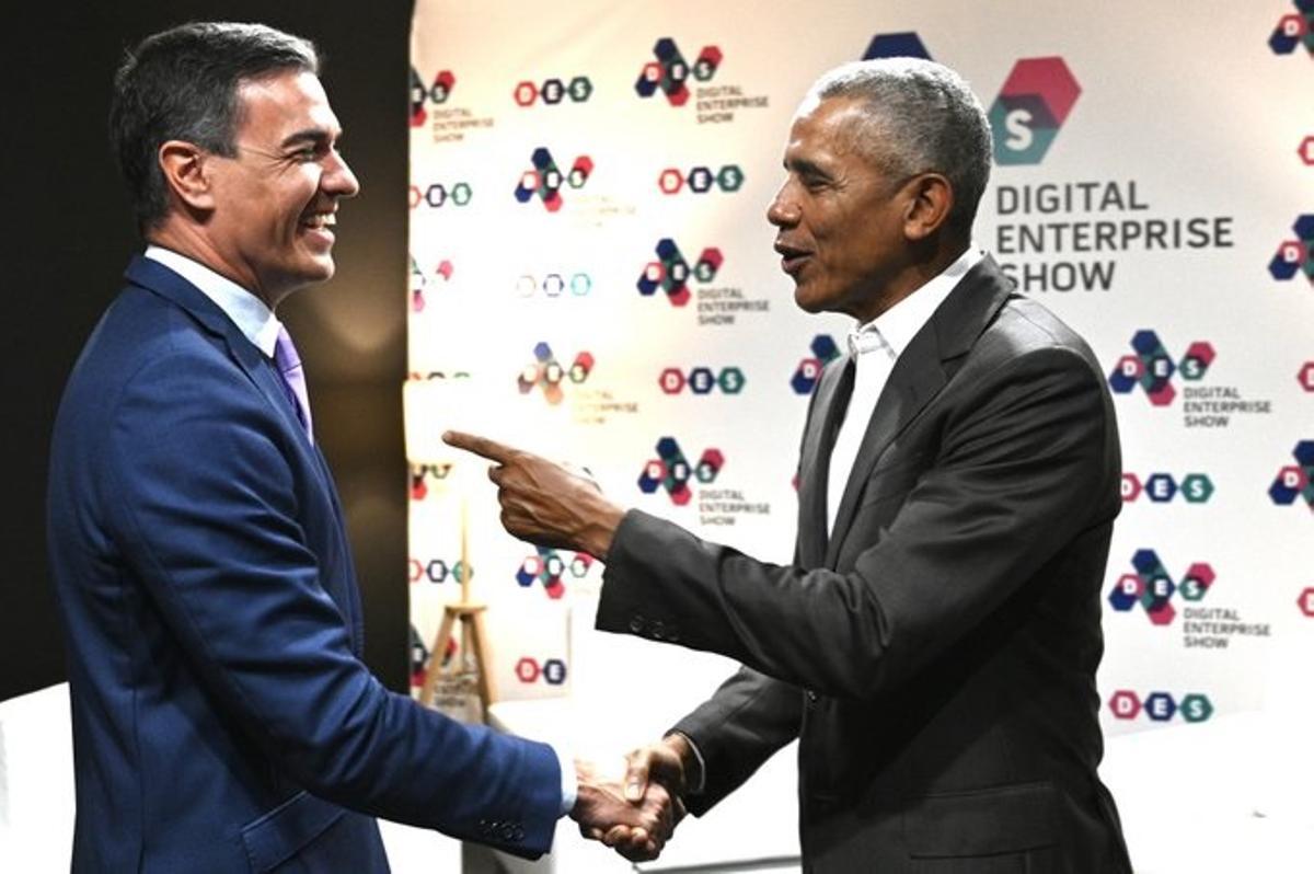 Barak Obama y Pedro Sánchez se saludan en la inauguración de la sexta edición del Digital Enterprise Show (DES), que acoge Málaga.