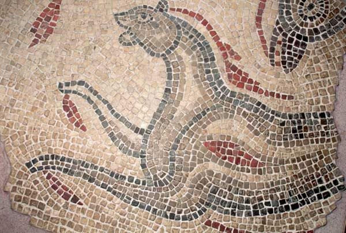 Mosaico de un caballo en las Termas Romanas de Bath
