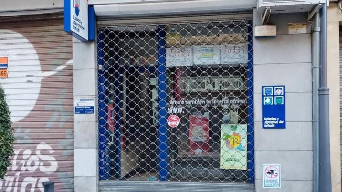 Administración de lotería número 1  de San Vicente, cerrada, poco después de que saliera el quinto premio
